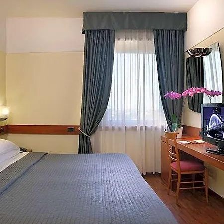 Hotel Airport 4*