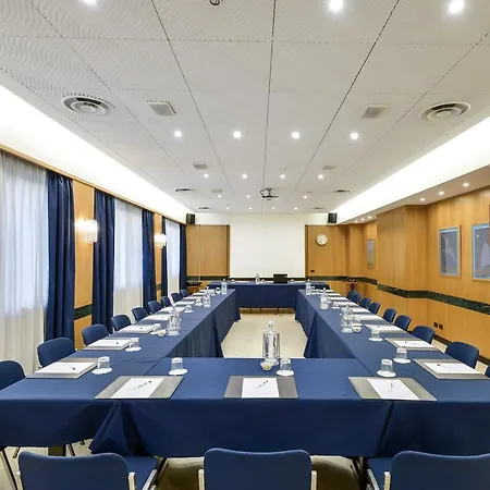 Hotell Airport 4*