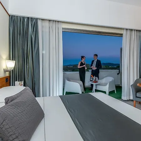Hotell Airport 4*