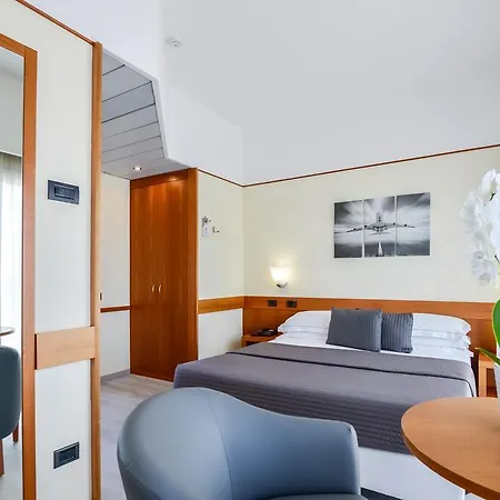 Hotell Airport 4*