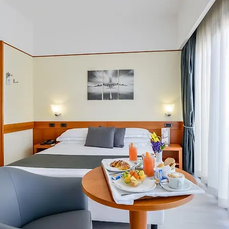 Hotell Airport 4*