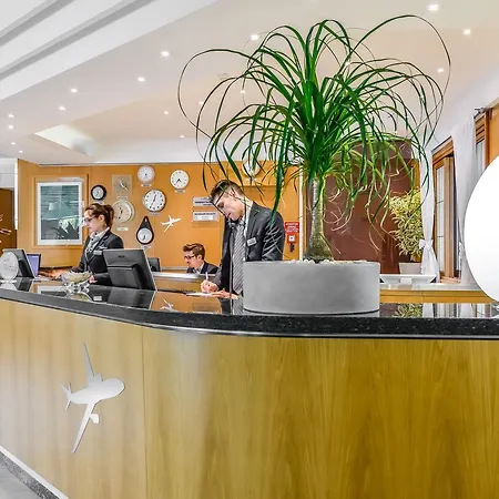 Hotell Airport 4*
