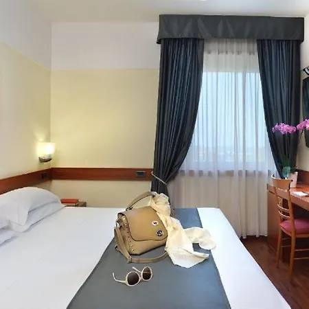 Airport Hotell 4*
