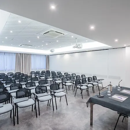 Airport بولونيا