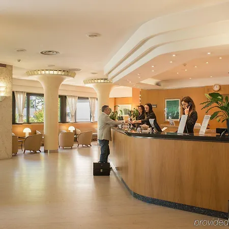 Airport بولونيا