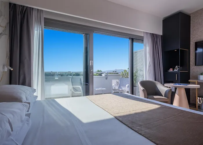 Hotell Airport 4*